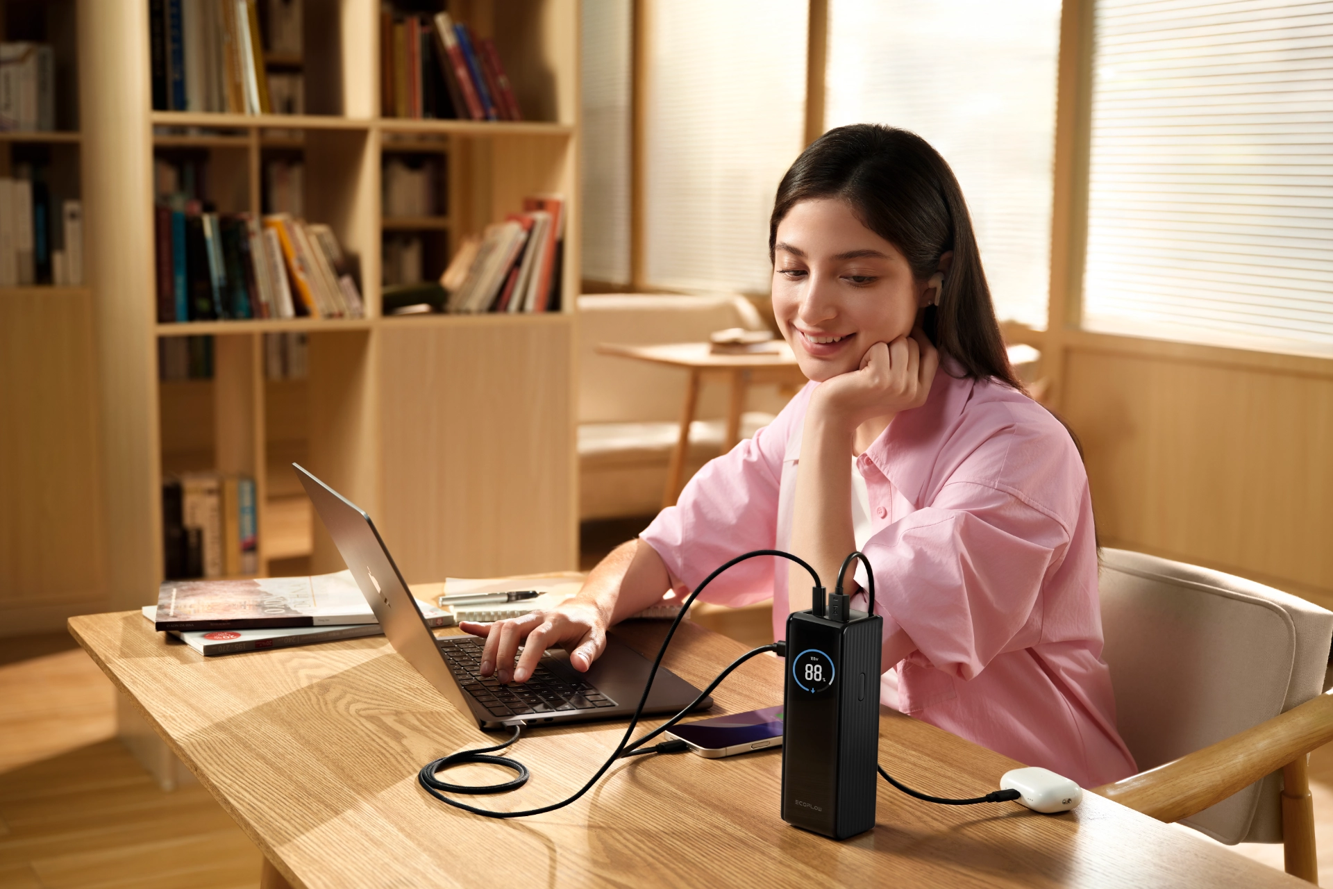Czarny powerbank EcoFlow Rapid 25000 mAh ładowanie kilku urządzeń na raz