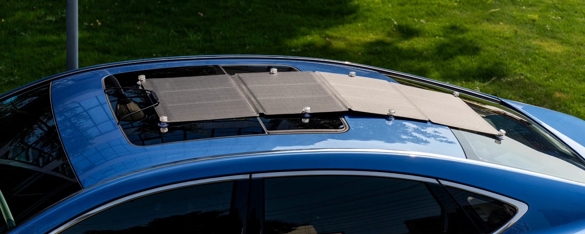 Przenośny panel słoneczny EcoFlow 110W montaż na samochodzie