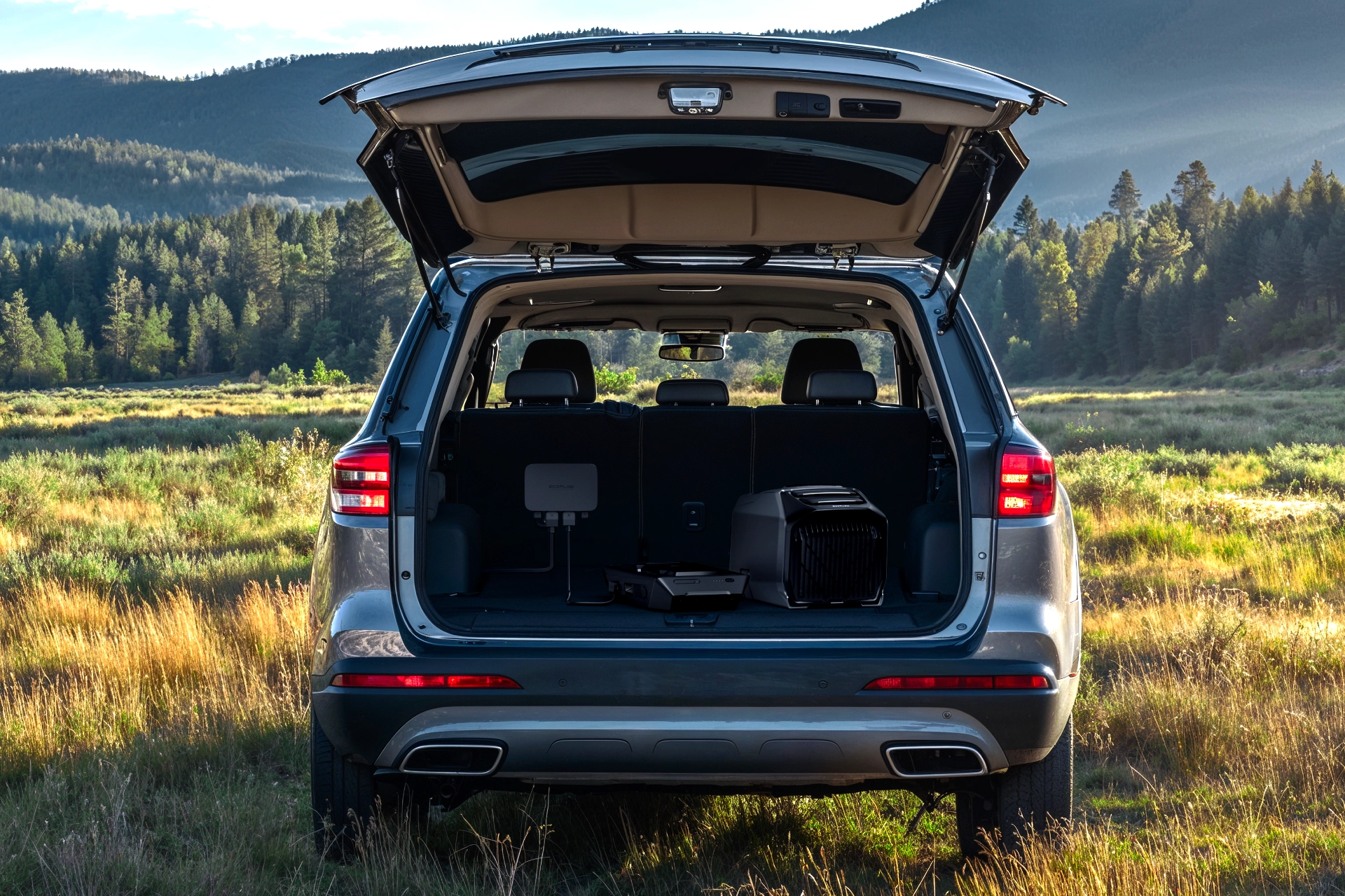 Przenośny klimatyzator EcoFlow Wave 3 w bagażniku SUV