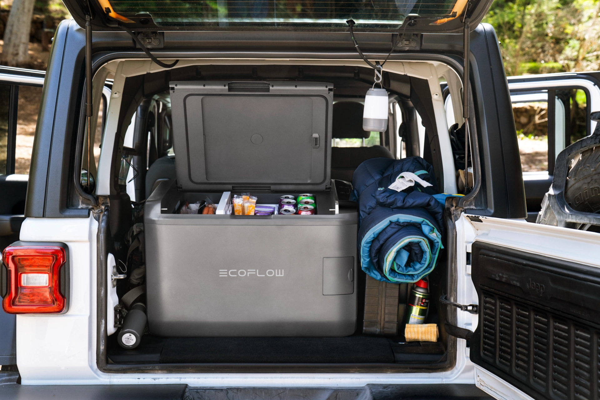 Przenośna lodówka EcoFlow Glacier Classic 55L w bagażniku