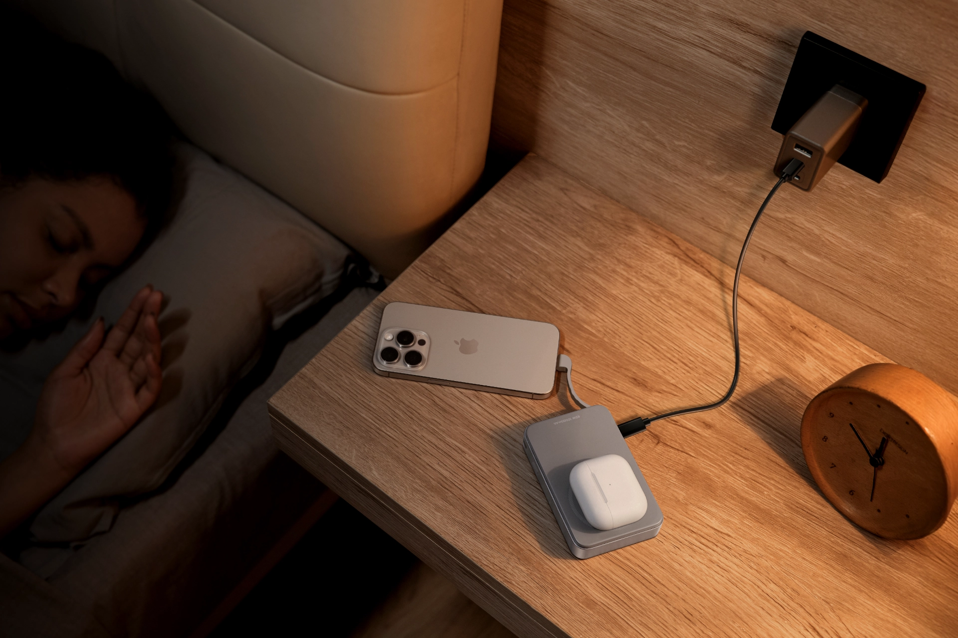 Srebrny powerbank magnetyczny Qi2 EcoFlow Rapid 10000 mAh bezprzewodowe ładowanie słuchawek